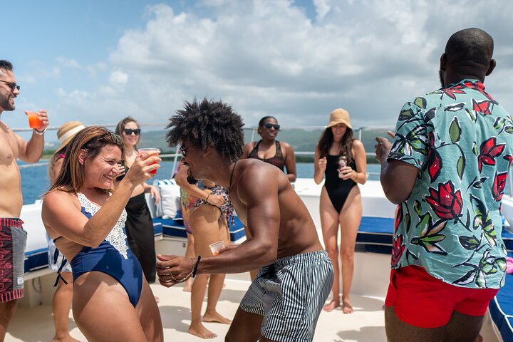 Catamaran Cruise – Montego Bay With Snorkeling & Open Bar